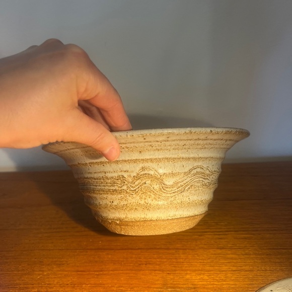 Handcrafted art pottery bowl with lid white glaze marked - Picture 3 of 12